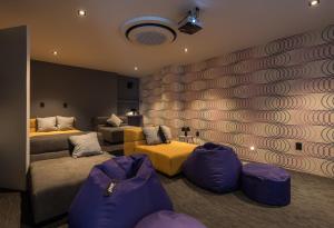 a room with two beds and two bean bags at Be Mate Masaryk in Mexico City