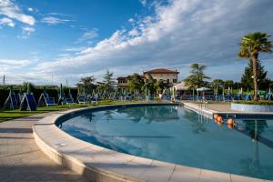 The swimming pool at or close to Hotel Villa Sara