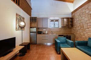 Una cocina o zona de cocina en Filion Suites Resort & Spa