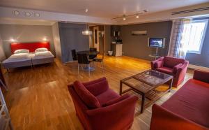 TV a/nebo společenská místnost v ubytování F2 Hotel