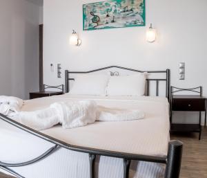 Amousso Beach Villas tesisinde bir odada yatak veya yataklar