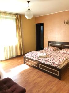 a bedroom with two beds and a wooden floor at Silviu in Baile Unu Mai