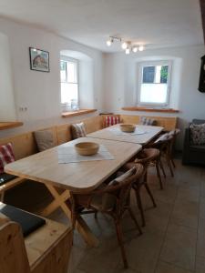 a dining room with a wooden table and chairs at Ferienhaus Wastl 91355 Hiltpoltstein,Möchs 11 in Hiltpoltstein