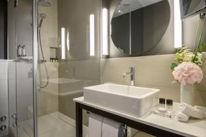 Ein Badezimmer in der Unterkunft Hôtel Métropole Genève