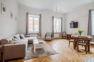 Televízia a/alebo spoločenská miestnosť v ubytovaní Ego Apartments Old Town II