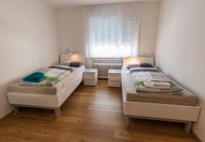 Postel nebo postele na pokoji v ubytování Stadthaus Seeblick G5