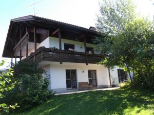 a house with a balcony on the side of it at FEWO 3 am Sternpoint in Bodenmais