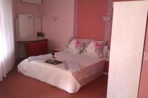 Postel nebo postele na pokoji v ubytování Art Guest House Orchidea