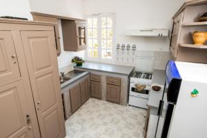 A kitchen or kitchenette at Maison entière ChezSoa, antananarivo