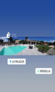 una schermata di un sito web che confronta una villa e una piscina di Agriturismo La Palazza a Sala Consilina