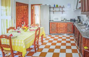 A kitchen or kitchenette at CASA RURAL LA FLORIDA, MORÓN de la FRONTERA