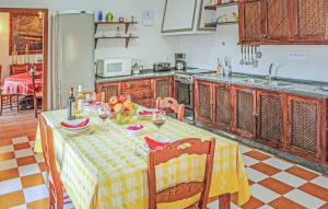A kitchen or kitchenette at CASA RURAL LA FLORIDA, MORÓN de la FRONTERA