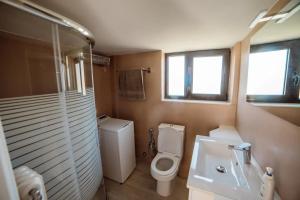 Kúpeľňa v ubytovaní Athens, North Suburbs, Luxury Penthouse