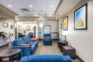 a waiting room with blue couches and chairs at Comfort Inn Bonner Springs Kansas City in Bonner Springs