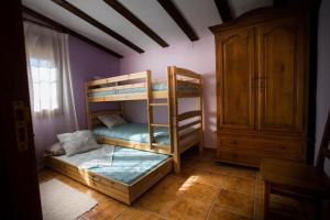 Łóżko lub łóżka w pokoju w obiekcie Casa el Olivar de Don Pedro