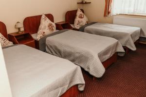 Ένα ή περισσότερα κρεβάτια σε δωμάτιο στο Motel Łasuch