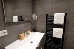 Koupelna v ubytování Beautiful 60m2 One-Bedroom Apartment with Terrace - WA7A