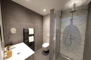 Koupelna v ubytování Beautiful 60m2 One-Bedroom Apartment with Terrace - WA7A