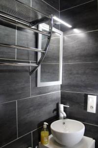 a bathroom with a white sink and a mirror at Chambre d'hôtes à 5mn des plages in Patrimonio