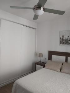 a bedroom with a bed and a ceiling fan at Apartamento Cuesta San Judas in Antequera