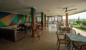 Hotel Cecilia tesisinde bir restoran veya yemek mekanı