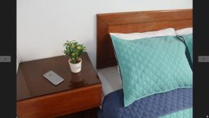 Ένα ή περισσότερα κρεβάτια σε δωμάτιο στο Montreal Hostal