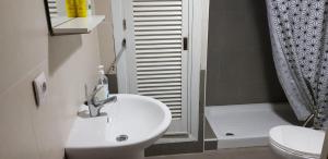 Zdjęcie z galerii obiektu apartamento luminoso benidorm playa levante rincon de loix w mieście Benidorm