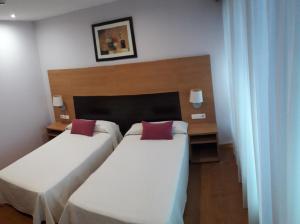 Hotel Alda Barraña Playaにあるベッド