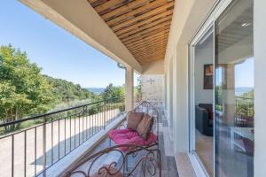 a balcony with a bench and a view of the ocean at Mas des Genêts in Manosque