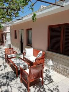 Ein Sitzbereich in der Unterkunft Near beach - Apartment Butiga