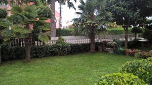 Ein Garten an der Unterkunft Near beach - Apartment Butiga