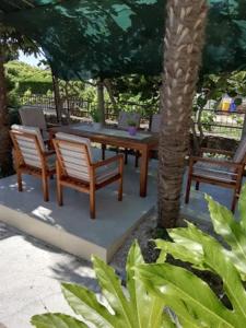 Ein Garten an der Unterkunft Near beach - Apartment Butiga