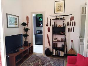 TV o dispositivi per l'intrattenimento presso L'oasi di Sofia Appartamento Turistico Etnea Cavour Bellini