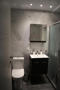 Kúpeľňa v ubytovaní Ladadika Luxury Studios