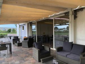 A seating area at IL Borgo