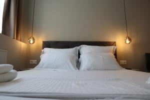 Posteľ alebo postele v izbe v ubytovaní Ladadika Luxury Studios