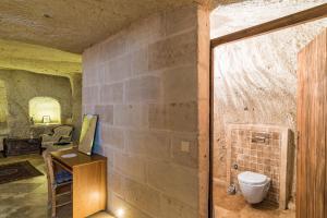 A bathroom at Atilla's Cave Hotel