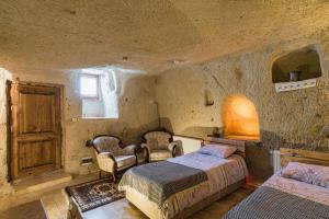 A bed or beds in a room at Atilla's Cave Hotel