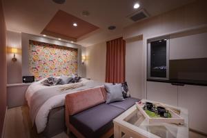 Tempat tidur dalam kamar di ホテル シードット 横浜 ドゥエ