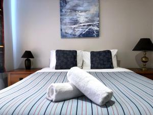 a bedroom with two beds with towels on them at Anglers Retreat in Lake Tekapo