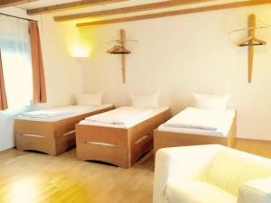 Łóżko lub łóżka w pokoju w obiekcie Hotel Waldhorn