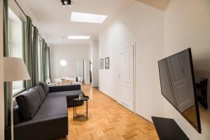 a living room with a couch and a tv at Native Apartments Czysta 5 in Kraków