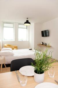 a room with a table and a bed at Résidence La Canopée in Strasbourg