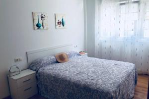 A bed or beds in a room at 1ª línea de playa rodeado de naturaleza