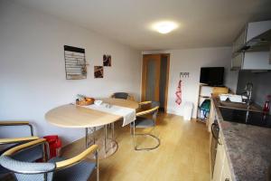 Kuchyň nebo kuchyňský kout v ubytování Ferienwohnung Ulrichstein/ Bobenhausen II