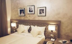 Postel nebo postele na pokoji v ubytování Hotel Aurelia