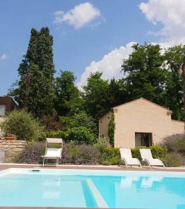 Bazen u ili blizu objekta Studio with shared pool and wifi at Montalto delle Marche