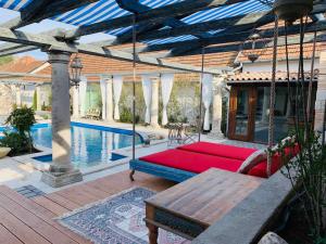Hồ bơi trong/gần Resident Wellness Vendégház Békéscsaba
