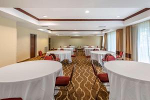 Konferenční prostory v ubytování Comfort Suites Newark - Harrison