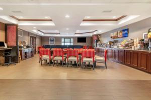 A restaurant or other place to eat at Comfort Suites Newark - Harrison